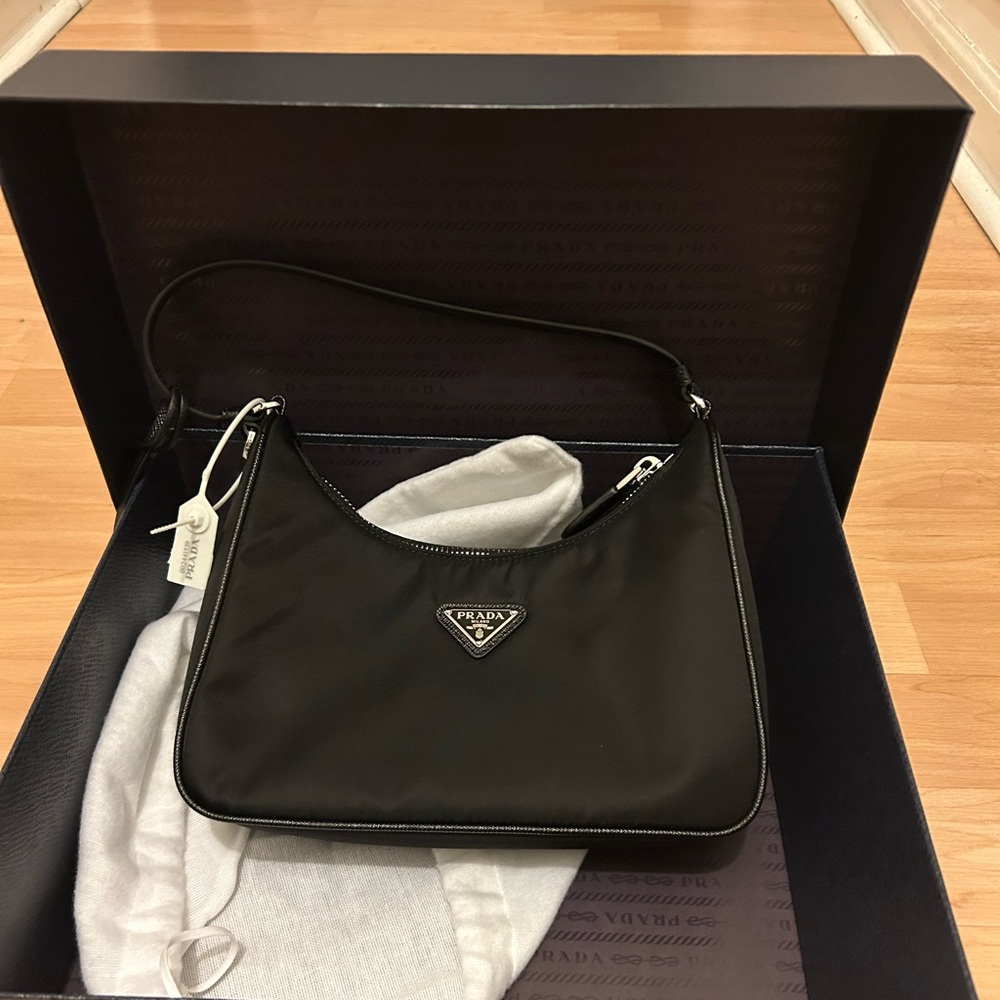 NWT Prada re-edition nylon mini bag - Picture 4 of 7